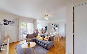 Live Like A Local Stylish 2Br With Balcony & Parking