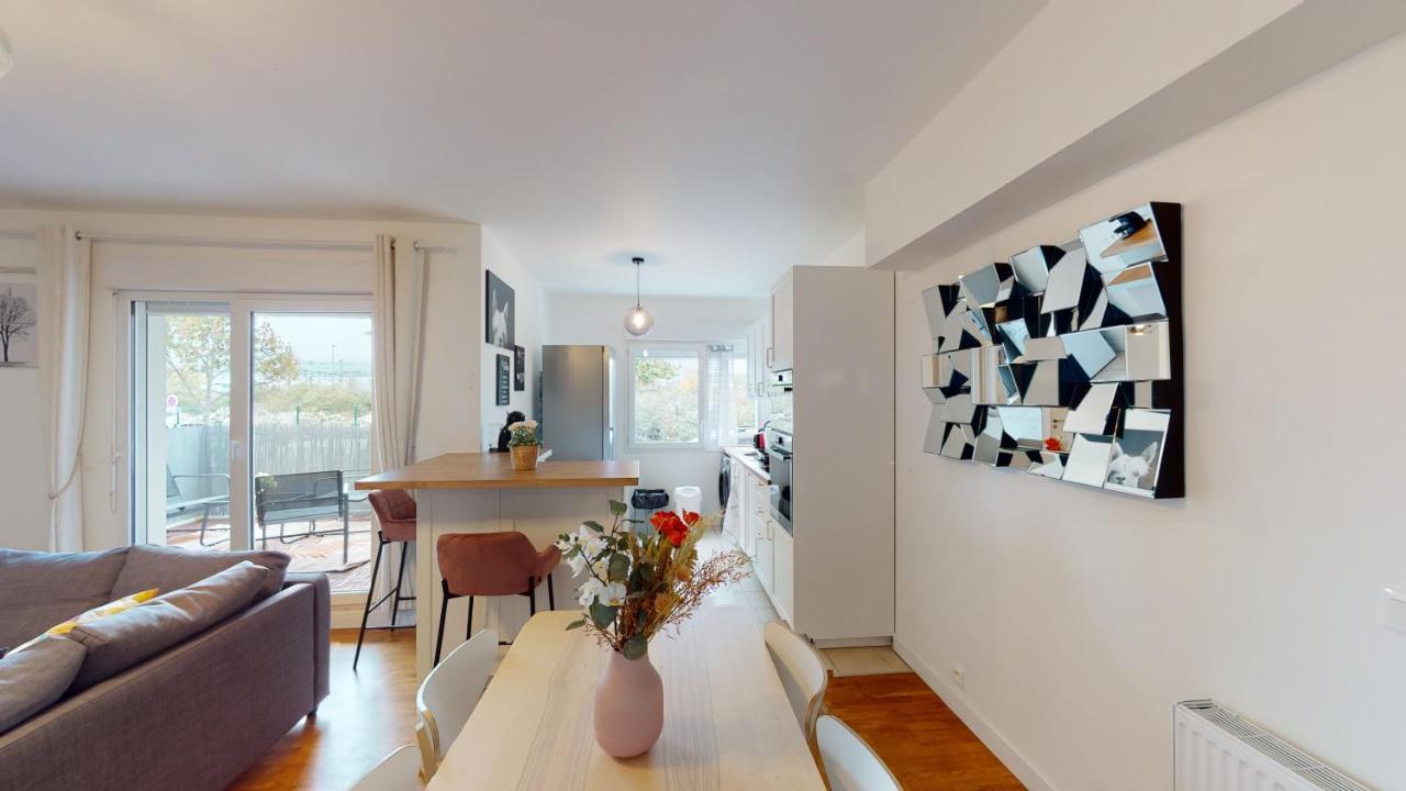Appartement Live Like A Local Stylish 2Br With Balcony & Parking à Saint-Denis  Extérieur photo