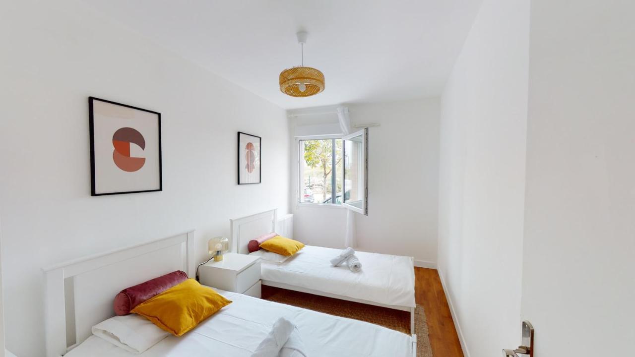Appartement Live Like A Local Stylish 2Br With Balcony & Parking à Saint-Denis  Extérieur photo