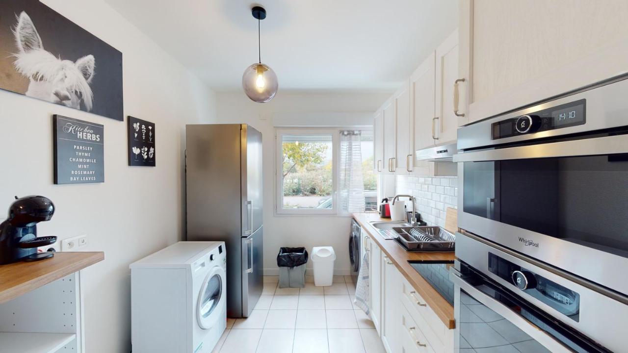 Appartement Live Like A Local Stylish 2Br With Balcony & Parking à Saint-Denis  Extérieur photo