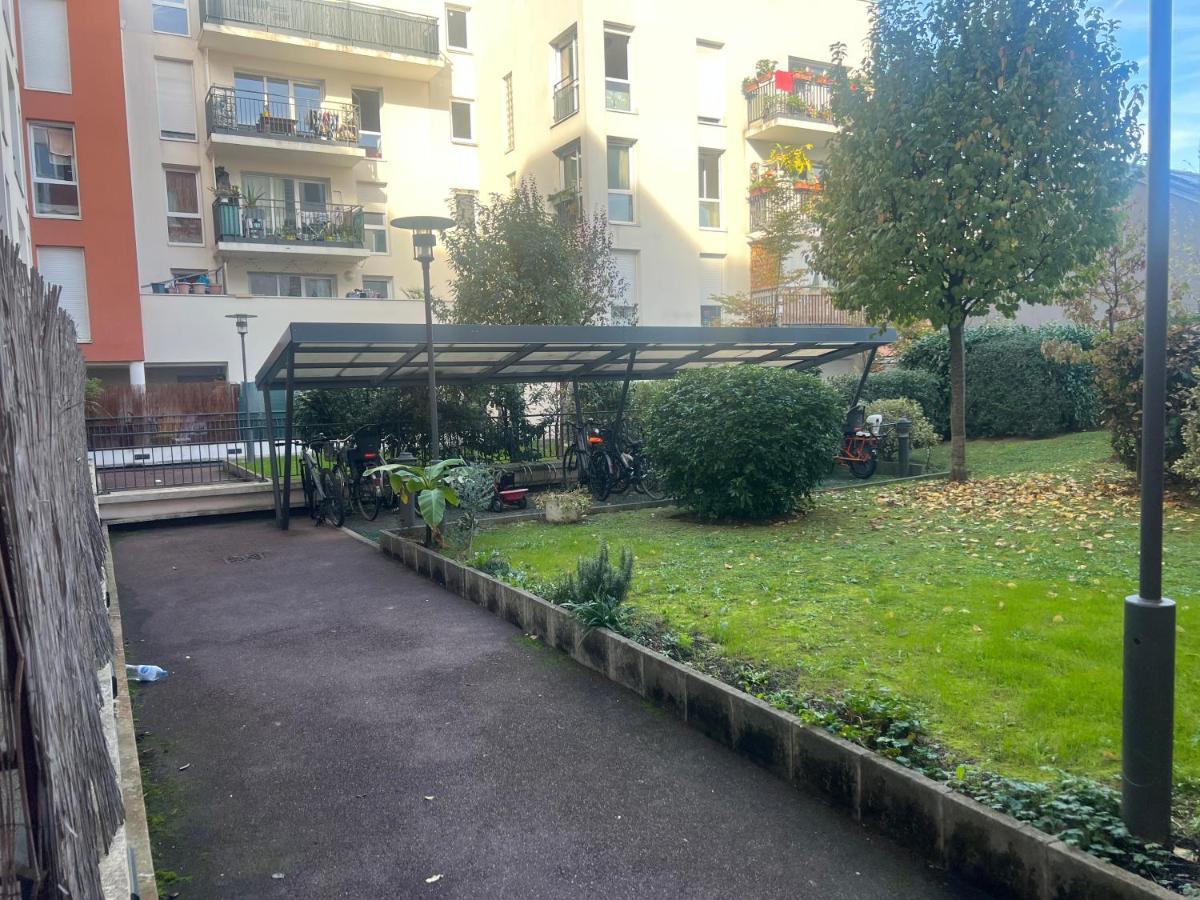 Appartement Live Like A Local Stylish 2Br With Balcony & Parking à Saint-Denis  Extérieur photo