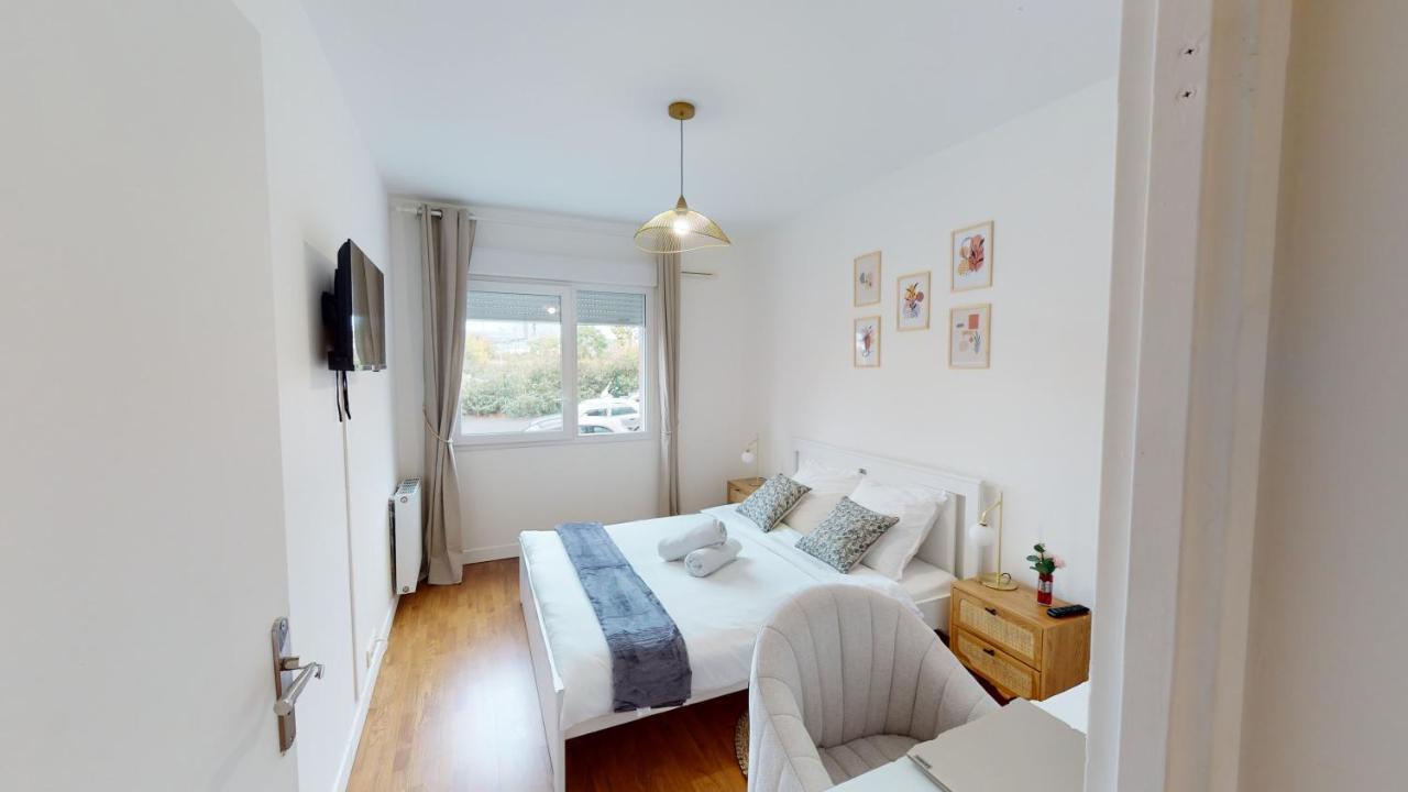 Appartement Live Like A Local Stylish 2Br With Balcony & Parking à Saint-Denis  Extérieur photo