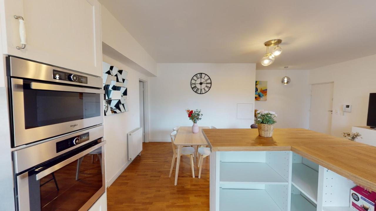 Appartement Live Like A Local Stylish 2Br With Balcony & Parking à Saint-Denis  Extérieur photo
